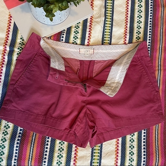 LOFT Raspberry Khaki Shorts Size 2, 4 in Inseam - Picture 3 of 3